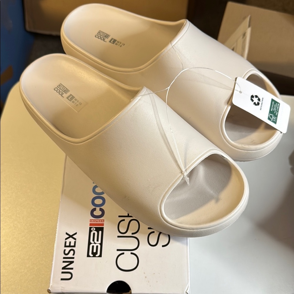 32 Degrees White Mules w 9-10 m 7-8